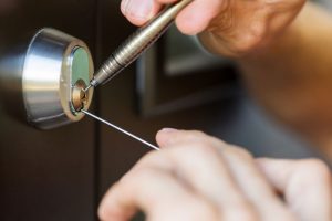 ¿CERRADURA FORZADA? Pon atención a estas señales - SOS ASISTENCIA Cerradura