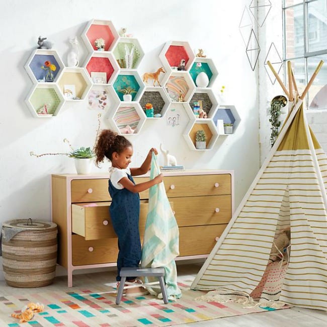 Estanterías hexagonales para el cuarto de los niños