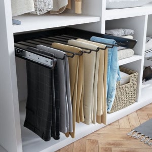 CLOSET2 300x300 min