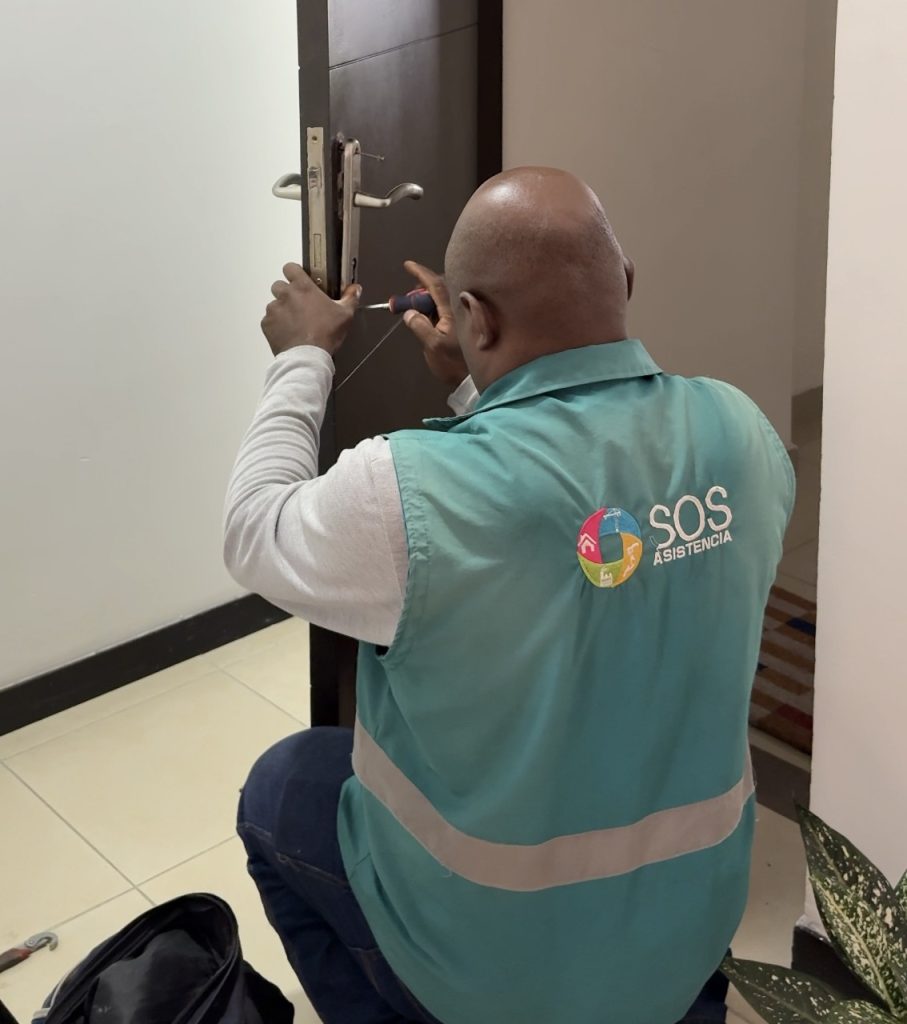 CÓMO MANTENER TU HOGAR SEGURO DURANTE DICIEMBRE: GUÍA PRÁCTICA PARA EVITAR EMERGENCIAS EN TEMPORADA ALTA - SOS ASISTENCIA blog col dic 2026 03